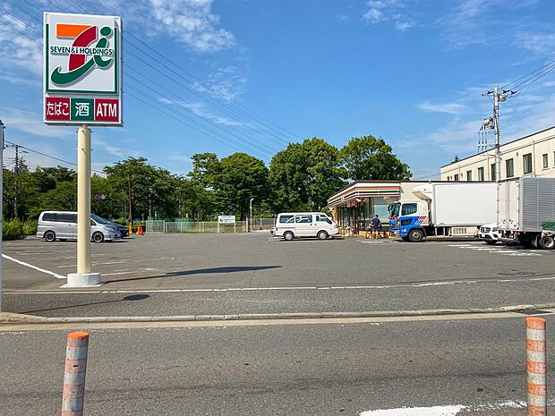 セブンイレブン 横浜瀬谷卸本町店 1500m お手軽に食べれる食品や日用品雑貨などを扱う便利なコンビニ。