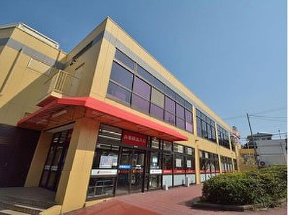 サンドラッグ戸塚原宿店　800m　お薬や日用品はもちろん、冷蔵食品・冷凍食品・精肉・お酒などをお手ごろ価格で取り揃える頼もしいお店。 