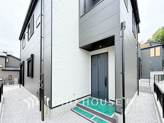 お住まいの顔となる玄関。住まう方のプライドを満たすクオリティを備えています。