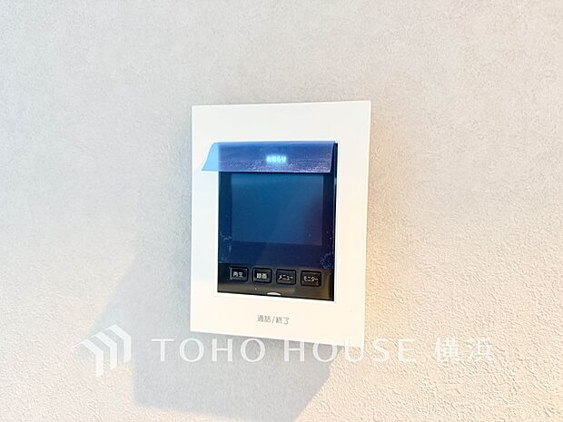 誰が来てもわかる様にモニター付きインターホンを設置。快適と安らぎを合わせた優しい設計。