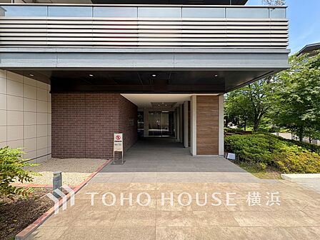 帰宅されるご家族や訪れる方を優しく迎え、安らぎに満ちた生活空間を予感させてくれます。