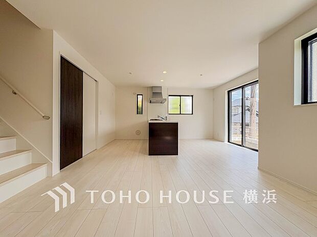家族と過ごす時間を大切にしたい方にぴったりの明るくゆとりある住空間です。