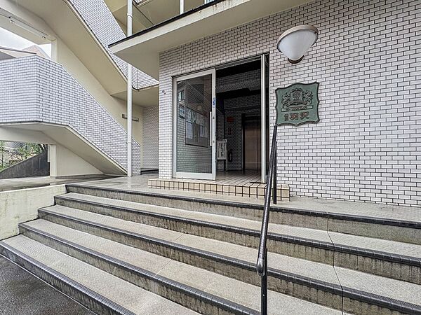 帰宅されるご家族や訪れる方を優しく迎え、安らぎに満ちた生活空間を予感させてくれます。