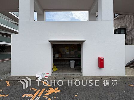 共同ごみ置き場。管理体制の行き届いた共同ごみ置き場はいつもきれいにされています。