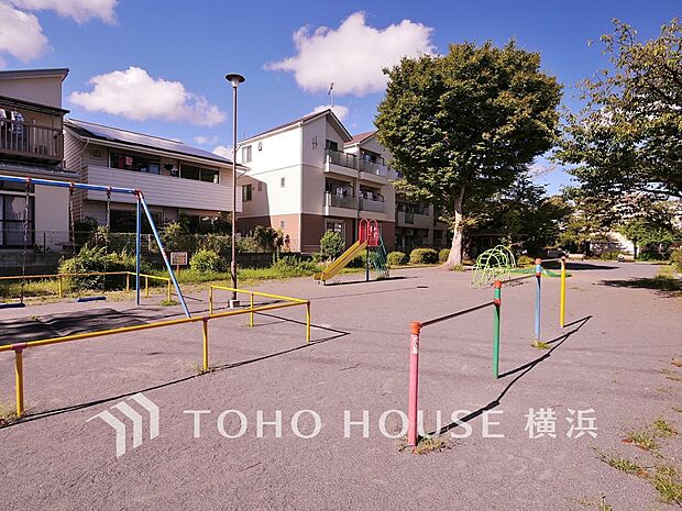 杉田公園　300m　身近な遊び場として、地域に親しまれている公園。住環境に穏やかな彩りを添えてくれるスポットです。 