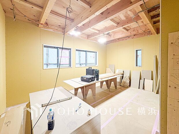 一日の疲れをいやしてくれる寝室。時を忘れて過ごす場所として過ごせるお部屋。(2026年6月撮影)