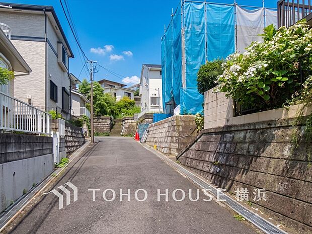 子育て環境、生活利便に優れた住環境に立地し、ゆとりある生活が送れます。（2026年6月撮影）