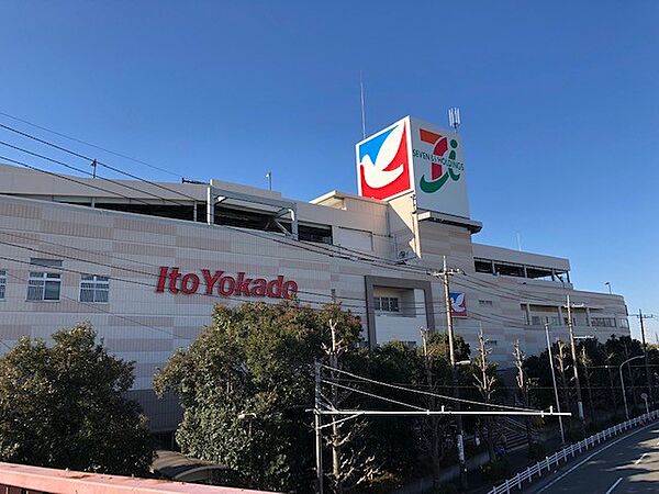 イトーヨーカドー 川崎店　550m　食料品から日用品まで何でも揃う。8の付く日はハッピーデー。お得にお買い物できます。