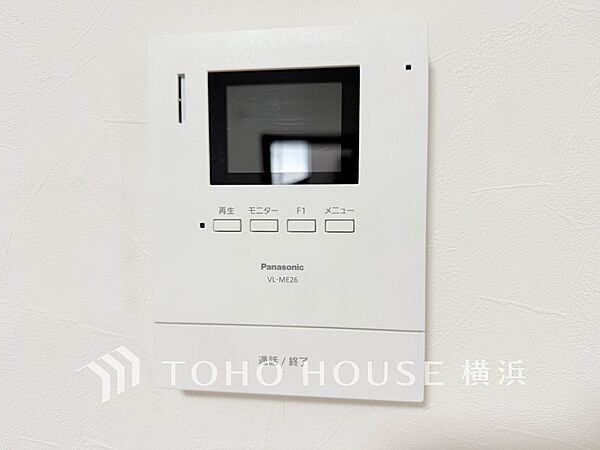 誰が来てもわかる様にモニター付きインターホンを設置。快適と安らぎを合わせた優しい設計。