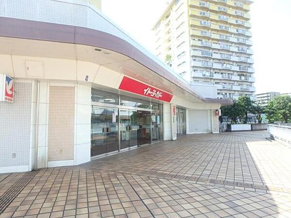 イトーヨーカドー若葉台店　1000m　全国展開でお馴染みのスーパーマーケット。駐車場550台完備。