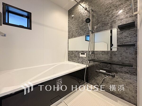 一日の疲れが癒される優雅な時間を堪能できるゆとりあるバスルームです。