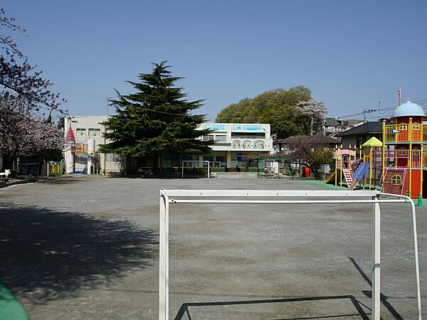 しのはら幼稚園　550m　港北区随一といわれるほど広い園庭でこどもたちがのびのび走りまわれます。