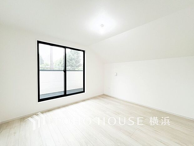 心地よい光と風があふれています。プライベートな自分時間を快適に過ごせるお部屋。