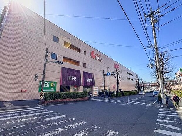 相鉄ライフ三ツ境 1300m ファッション・飲食店を始め、新鮮な食料品、お惣菜、菓子、雑貨なども揃えられ、日常的なお買い物に便利。