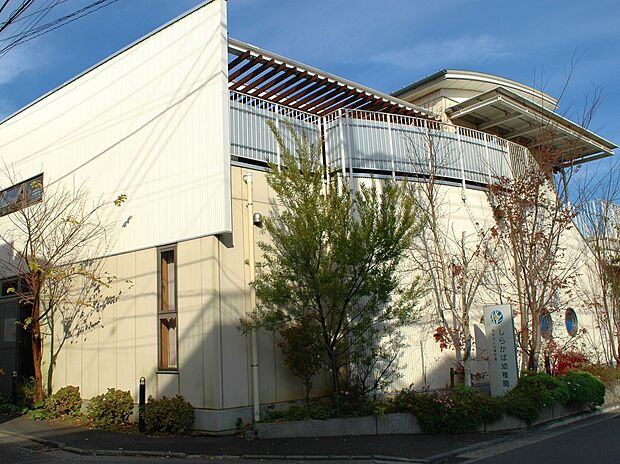 認定こども園しらかば幼稚園 1000m 未就園児に向けてイベント教室を開催したり、園庭を開放したりしています。
