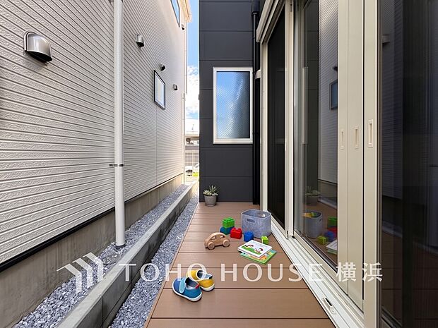 空と繋がる開放的な空間。生成AIによるイメージです。家具・小物・植栽等は販売価格に含まれません。