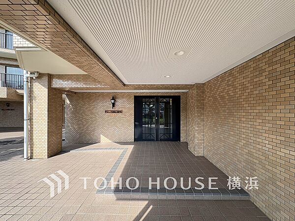 お住まいの顔となる玄関。住まう方のプライドを満たすクオリティを備えています。