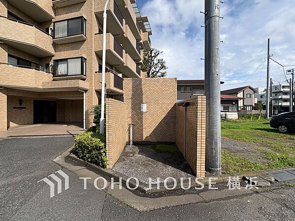 生活利便に優れた住環境に立地し、ゆとりある生活が送れます。