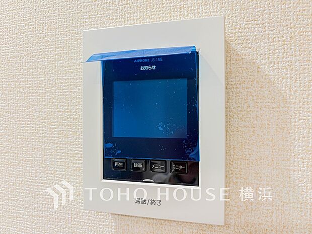 誰が来てもわかる様にモニター付きインターホンを設置。快適と安らぎを合わせた優しい設計。