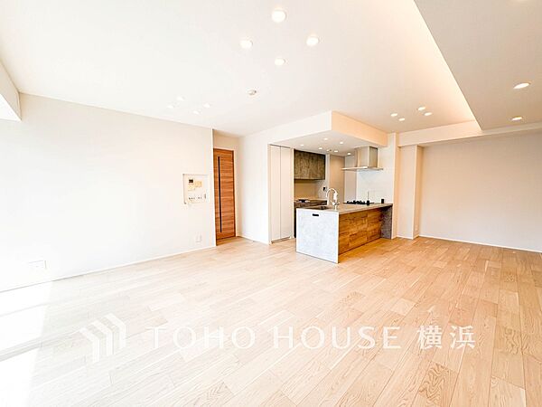 家族と過ごす時間を大切にしたい方にぴったりの明るくゆとりある住空間です。