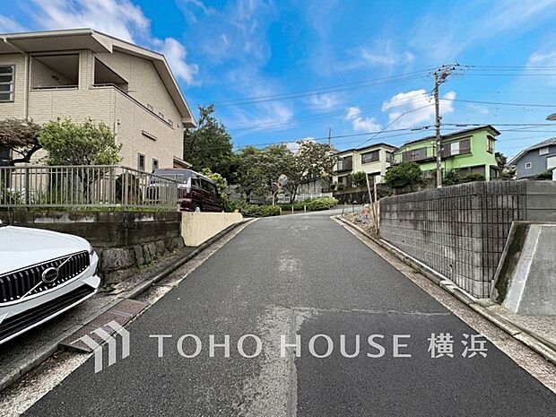 子育て環境、生活利便に優れた住環境に立地し、ゆとりある生活が送れます。(2026年6月撮影)