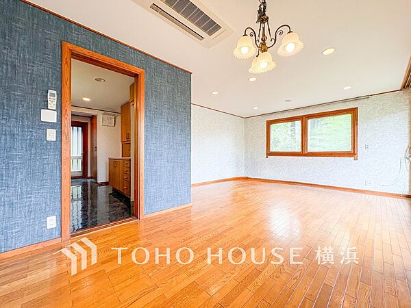 集いの場、憩いの場としての快適性を求めたやすらぎの空間です。