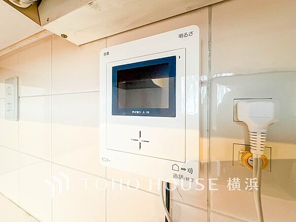 誰が来てもわかる様にモニター付きインターホンを設置。快適と安らぎを合わせた優しい設計。