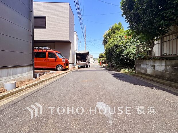 子育て環境、生活利便に優れた住環境に立地し、ゆとりある生活が送れます。(2026年6月撮影)