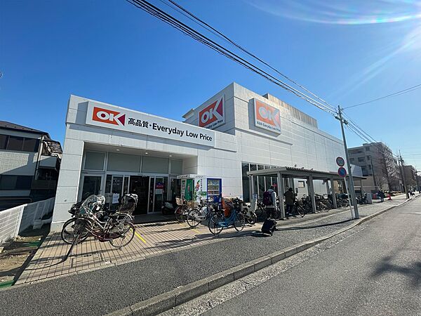オーケー日吉店　750m　関東圏を中心にコスパの良い商品を取り扱うと話題のお店。週末にまとめ買いもいいですね。