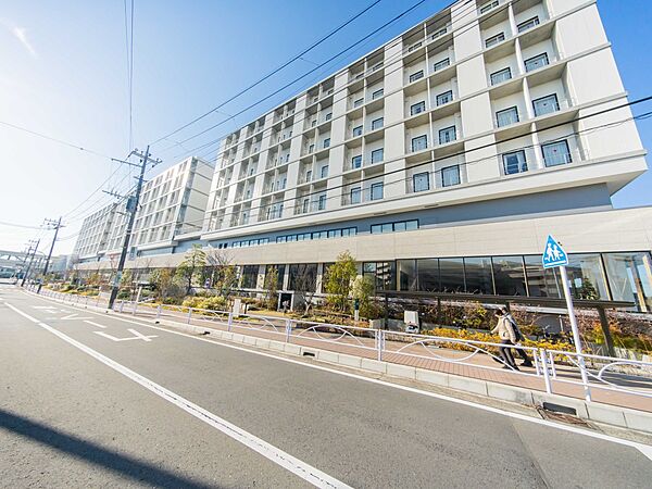 横浜市立市民病院　1000m　地域医療支援病院の承認を受ける他、地域周産期母子医療センター、災害拠点病院などの機能を有する病院。