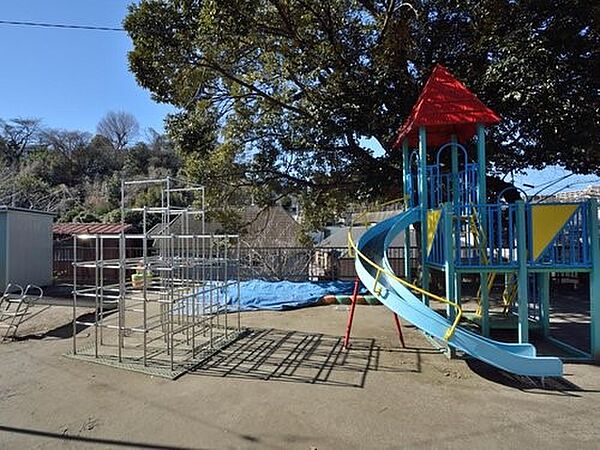 浅間幼育園　280m　緑に囲まれた浅間神社の境内にあり、自然に親しむのびのびとした人間形成を目的としてます。