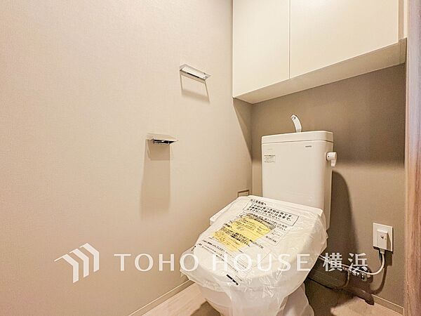 清潔感溢れるトイレ。落ち着いた空間で安らぎのひとときをお過ごしいただけます。