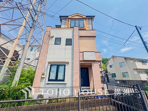 時代の流れに惑わされないシックなカラートーンで街並みに溶け込む外観。