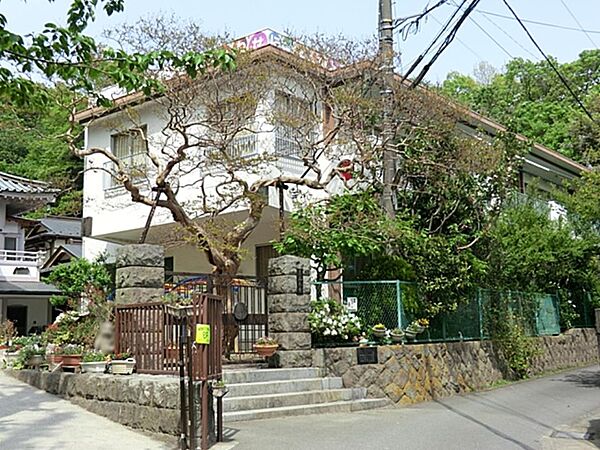 岩瀬保育園　550m　昭和23年（1948年）創立。長い保育の歴史の中で培われた日々の保育がゆったりと行なわれています。