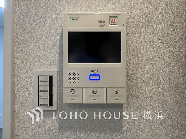 誰が来てもわかる様にモニター付きインターホンを設置。快適と安らぎを合わせた優しい設計。