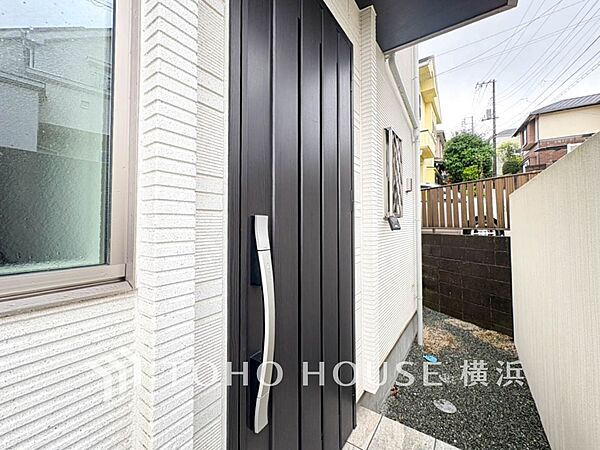 帰宅されるご家族や訪れる方を優しく迎え、安らぎに満ちた生活空間を予感させてくれます。