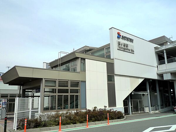 相鉄本線「鶴ヶ峰」駅　4100m　鶴ヶ峰駅直結の商業施設『ココロット』や、風情ある商店街など、お買い物施設も充実しています。