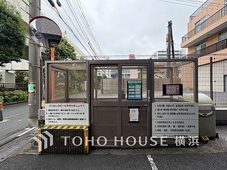 共同ごみ置き場。管理体制の行き届いた共同ごみ置き場はいつもきれいにされています。