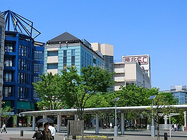 港北 TOKYU S.C.　2800m　ショッピング・グルメから映画まで楽しめる。休日はお子様連れのファミリーで賑わうショッピングスポット。