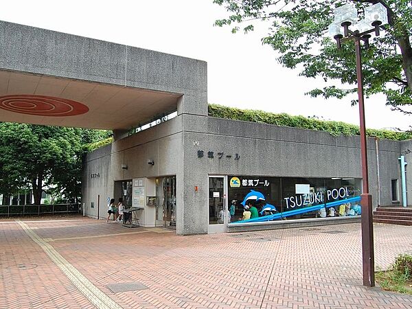 都筑プール　2600m　25mプール・児童プール・幼児プールの3種類のプールが利用できる屋内の市民プール。