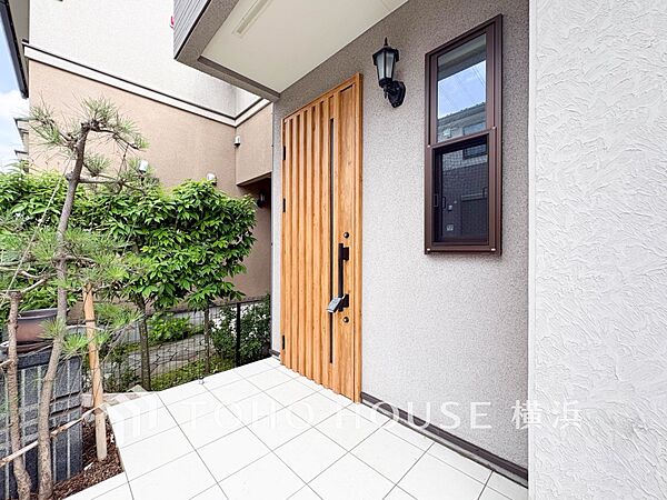 お住まいの顔となる玄関。住まう方のプライドを満たすクオリティを備えています。