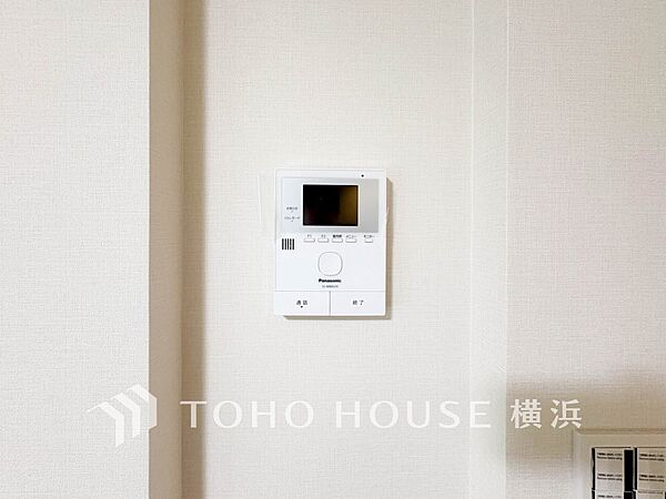 誰が来てもわかる様にモニター付きインターホンを設置。快適と安らぎを合わせた優しい設計。