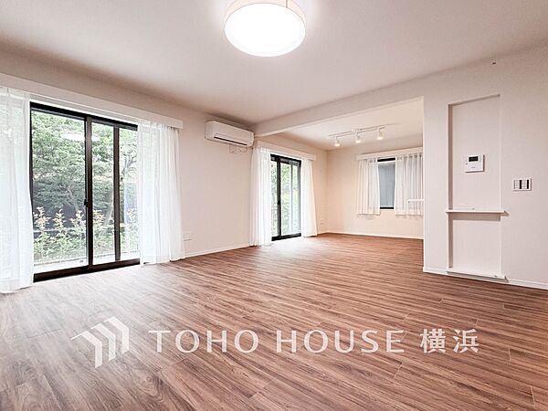 環境の良い場所にセンス良く暮らしたい、こだわりの室内には至福のシーンが繰り広げられます。