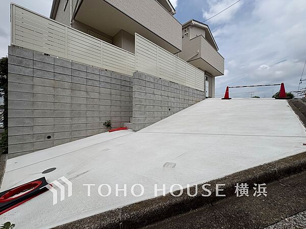 十分な広さのカースペースは、お車3台分の広さがあります。