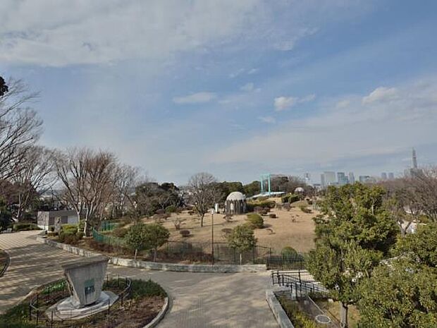野毛山公園 650m 展望台からは横浜のシンボル・ランドマークタワーをはじめ、みなとみらい方面の絶景を一望できます