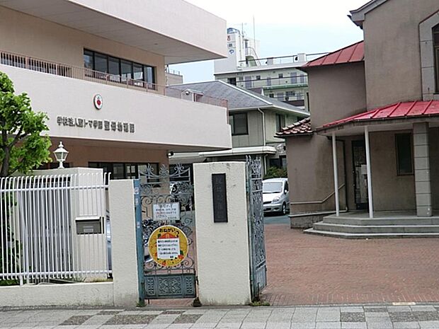 聖母幼稚園 450m キリスト教に基づいた教育を行っています。日本の伝統行事もそれぞれに工夫をして取り入れています。