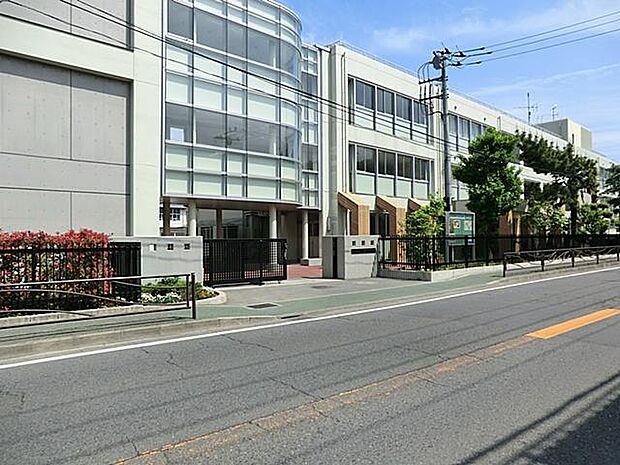 川崎市立橘中学校 1200m 徒歩15分。部活などで帰りが遅くなっても安心の距離です。。