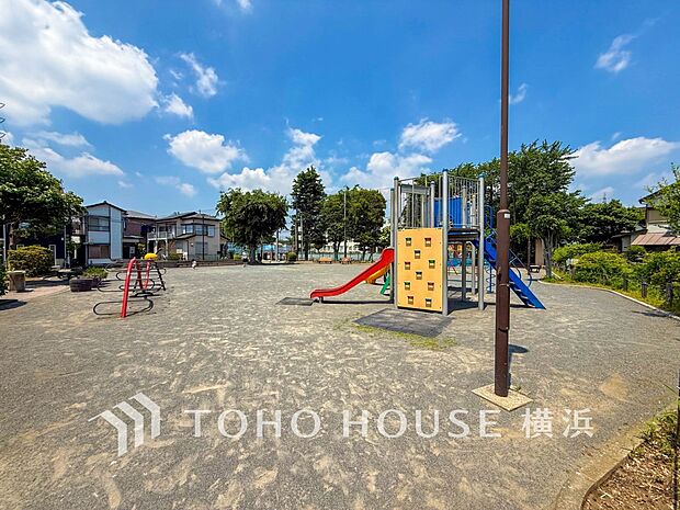 中田町葛野公園 600m 地域の方には「ヒヨコちゃん公園」と呼ばれて親しまれているかわいい遊具のある公園です。