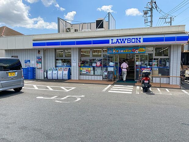 ローソン泉中田南五丁目店 900m 24時間営業。ちょっとした買い物にも便利ですね。