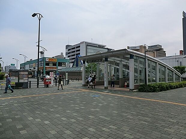 『湘南台』駅 3000m 横浜市営地下鉄ブルーライン、相鉄いずみ野線、小田急江ノ島線の3路線が乗り入れるターミナル駅。